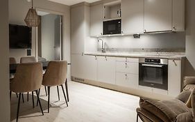 Mountain Retreat For 4 In Are Ski-In Ski-Out Apt- No Windows